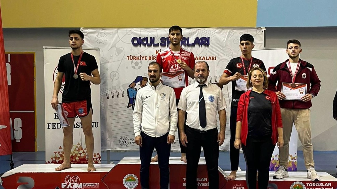 Okulumuz 12/ C Adalet bölümü öğrencisi Muhammet Emin Alkan 8-11 Şubat tarihleri arasında yapılan  Okul sporları kick boks Türkiye şampiyonasında Türkiye Şampiyonu olmuştur.